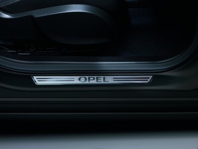 Opel Astra J - Drpanelbeskyttelse